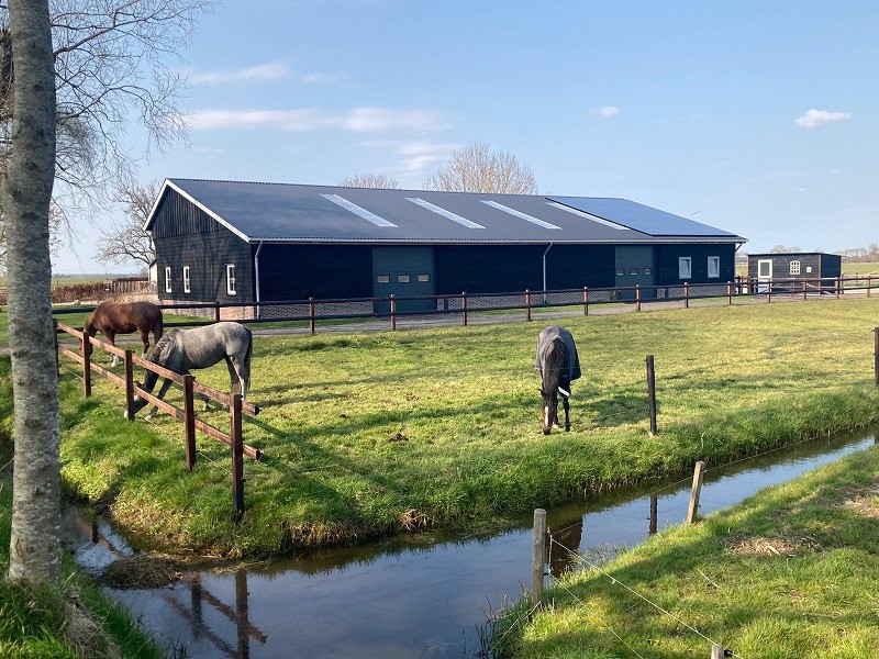 zonnepanelen-wezep-paarden-schuur